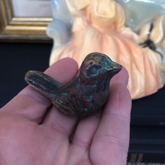 Vignette Set Of Three Victorian Style Decor Pieces - Picture 9 of 16